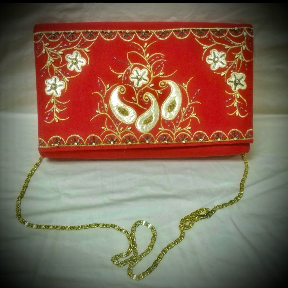 Studio B Woman’s Red Embroidered & Beaded Fancy Church Derby Hat & Clutch Bag - Picture 6 of 11